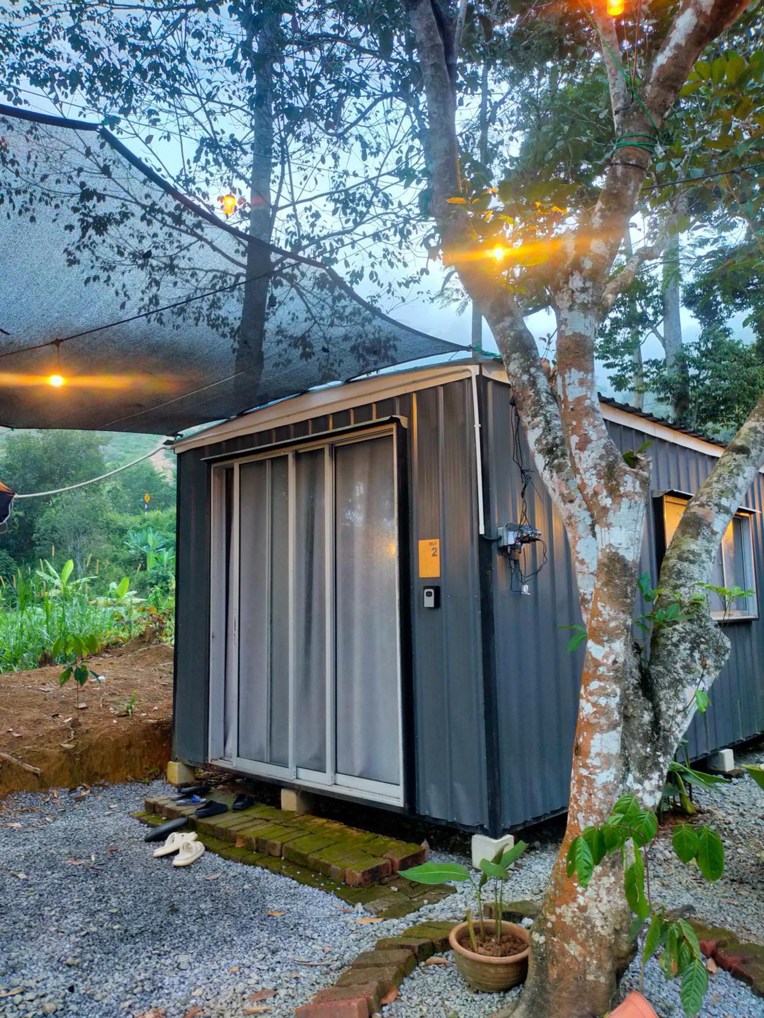 Tanah Merah Glamping Village Куала-Кангсар Экстерьер фото